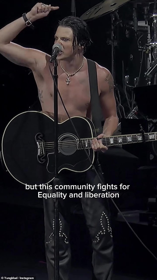 «لا، ليس من صلاحياتي أن أشكك في دين شخص ما. لكن هذا المجتمع يناضل من أجل المساواة والتحرر في جميع أنحاء العالم. 