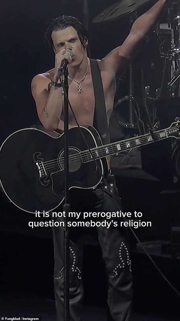 يشتهر يونغبلود بنشاطه الاجتماعي، حيث أطلق خطابًا مليئًا بالألفاظ البذيئة لدعم المتظاهرين الإيرانيين قبل أسبوع واحد فقط.