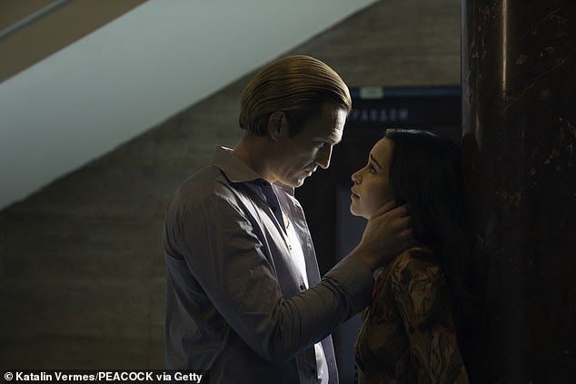 وصف نجم Game Of Thrones الخطأ المحرج في مقابلة جديدة حول دراما حقبة الحرب الباردة (في الصورة مع أرتجوم جيلز في الدراما)