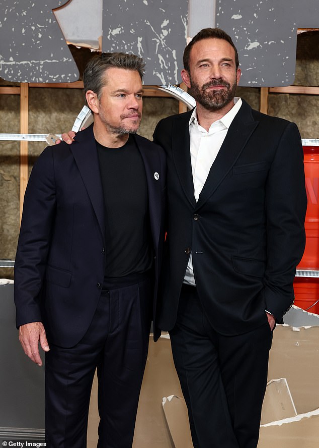 كان Affleck مشغولاً بالترويج لفيلمه الجديد على Netflix The Rip جنبًا إلى جنب مع المتعاون المتكرر وBFF Matt Damon؛ الصورة في 13 يناير
