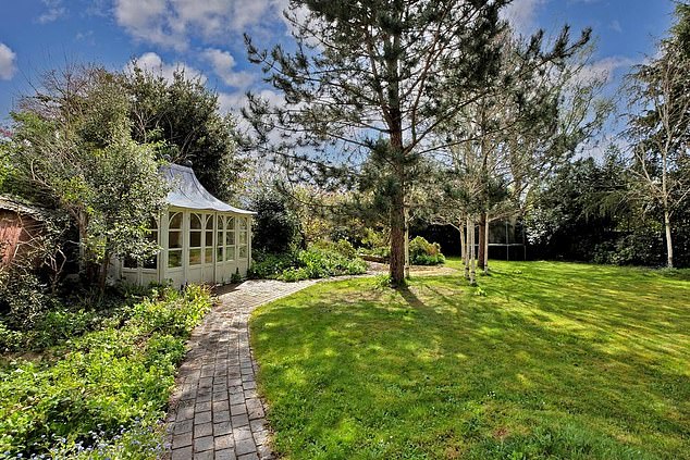 يبلغ حجم منزل إكستر ثلاثة أضعاف حجم منزل الزوجين المكون من خمسة طوابق في فيكتوريا بارك، لندن