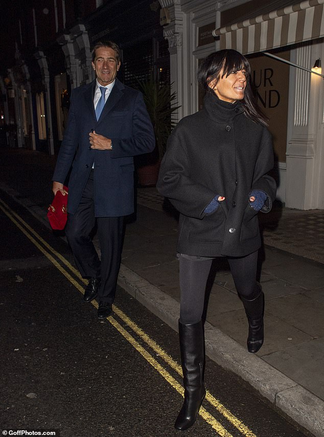 التقت كلوديا بزوجها من خلال أصدقاء مشتركين في عام 2000، وتزوجا في وقت لاحق من ذلك العام. لديهم ثلاثة أطفال وغالباً ما يبقون علاقتهم خارج دائرة الضوء