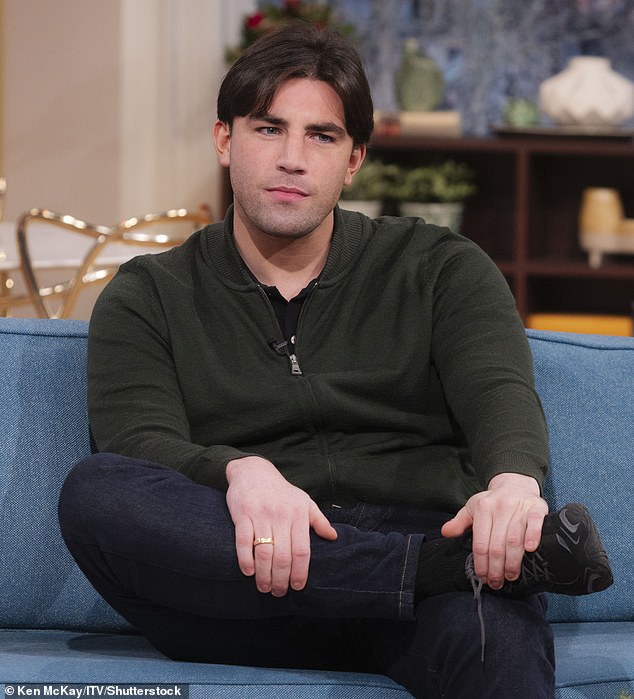 كشف جاك عن انتكاسه العام الماضي بعد فترة من الرصانة ويحتاج بشدة إلى الذهاب إلى مركز إعادة التأهيل - ومع ذلك فهو غير مؤهل لذلك في هيئة الخدمات الصحية الوطنية ولا يستطيع تحمل تكاليف الذهاب إلى القطاع الخاص (شوهد في فبراير)