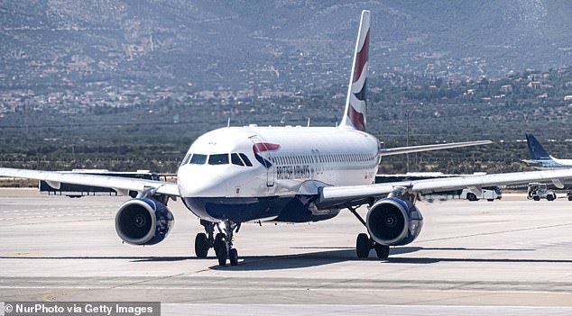 ووفقا لتقارير جديدة، تم القبض على المشتبه به أثناء نزوله في المطار بعد أن اتصلت امرأة بالشرطة لإبلاغها بهذه المزاعم