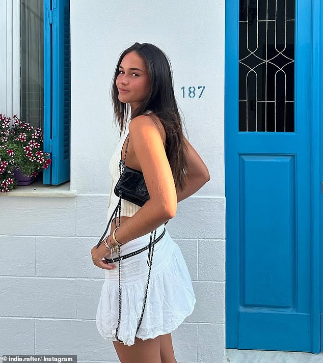 كلاهما يتصدر حملة Reebok's Born Classic, Worn For Life، التي تعرض أحذية Club C الشهيرة للعلامة التجارية. في الصورة: الهند رافتر