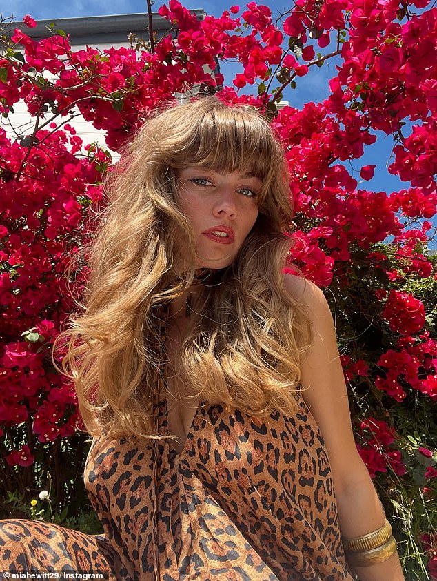 إنديا ابنة نجم التنس بات رافتر، وميا ابنة ليتون هيويت، لم تولدا حتى في أوج مسيرة والدهما لاعبة التنس الشهيرة. الصورة: ميا هيويت