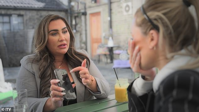 إنها تجني حوالي 30 ألف جنيه إسترليني شهريًا على المنصة، وقالت الآن إن ذلك لا يزعجها كثيرًا بعد قيامها بأغلفة المجلات المفعمة بالحيوية في الماضي