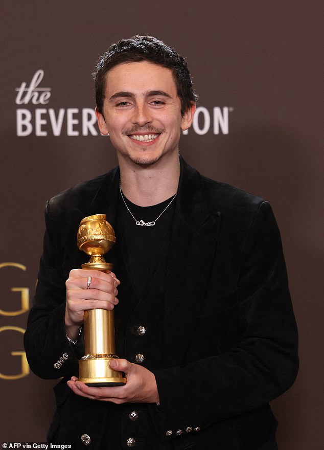 النجم ليس سوى تيموثي شالاميت، الذي فاز بأول جائزة جولدن جلوب له يوم الأحد الماضي عن فيلم مارتي سوبريم