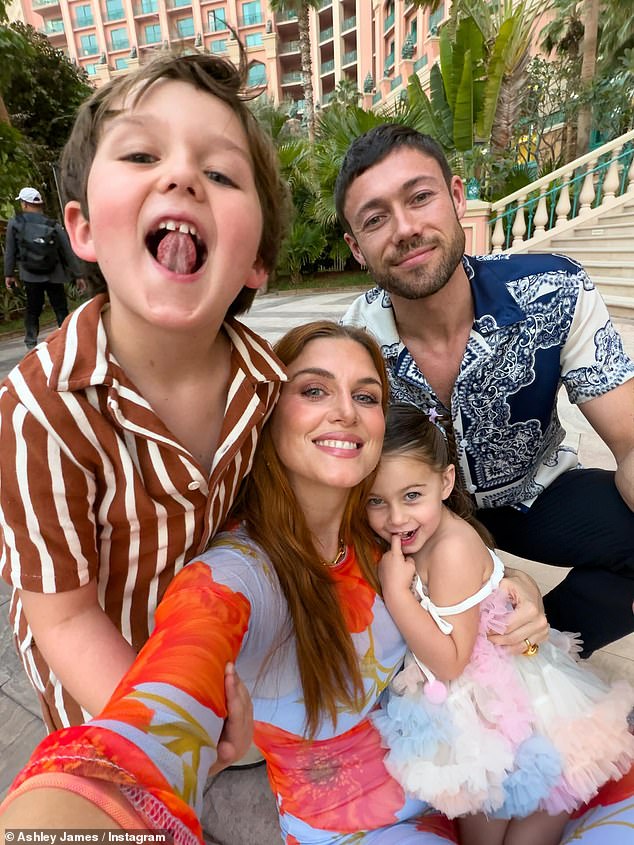 آشلي هي أم فخورة لابنتها آدا، البالغة من العمر عامين، وابنها ألفي، البالغ من العمر خمس سنوات، والذي تشاركه مع زوجها تومي أندروز.