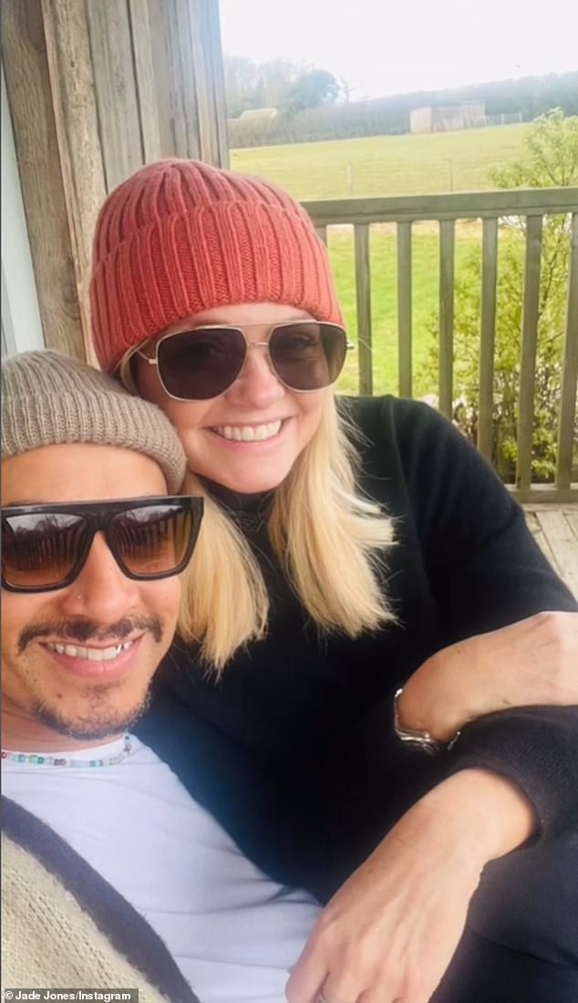 تزوج الزوجان في عام 2021 بعد خطوبة استمرت 23 عامًا، وأنجبا بو، 18 عامًا، وتيت، 14 عامًا.