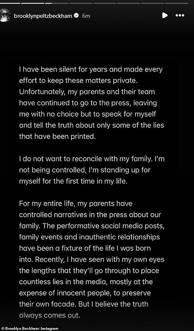 كلماتها السابقة تعكس رسالة بروكلين المؤلفة من ست صفحات والتي نشرت على وسائل التواصل الاجتماعي يوم الاثنين، والتي اتهمت عائلته الشهيرة بوضع العلامة التجارية بيكهام قبل كل شيء.