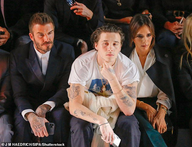 شن بروكلين هجوما مذهلا على والديه عندما تناول أخيرا نزاعهما الطويل الأمد (في الصورة 2020)