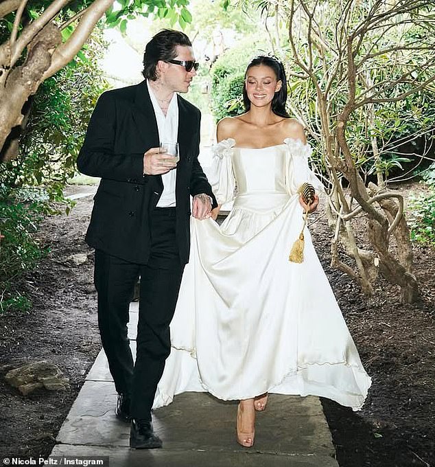 وقال إن Spice Girl السابقة ألغت صنع ثوب الزفاف في 