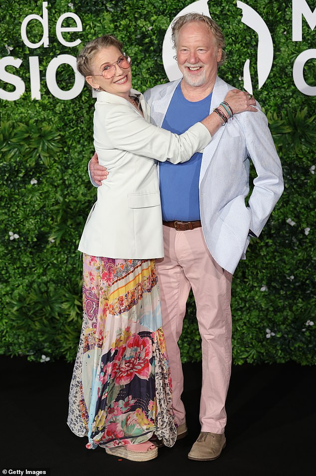 قد يواجه بوسفيلد ما يصل إلى 15 عامًا في السجن إذا أدين بجميع تهم الاتصال الجنسي الإجرامي مع قاصر بالإضافة إلى تهمة إساءة معاملة الأطفال.