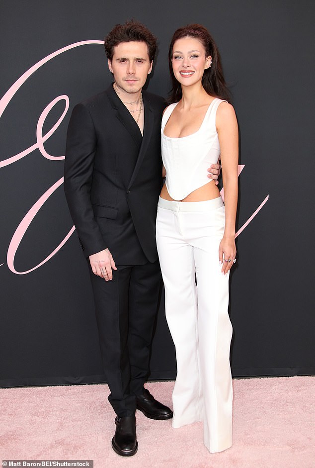 قال بروكلين إن الكسور داخل الأسرة بدأت خلال حفل زفافهما في عام 2022، حيث ادعى أن والدته فيكتوريا، 51 عامًا، وأبي ديفيد 