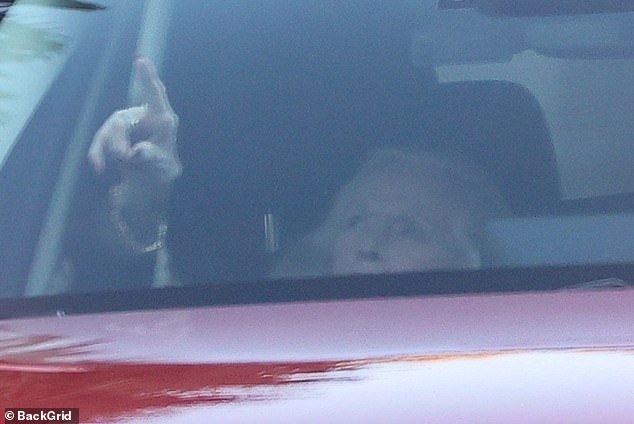 ووصفت المخرج الذي عملت معه في منتصف الستينيات بأنه كان «مهووسًا» بها خلال علاقتهما المهنية.