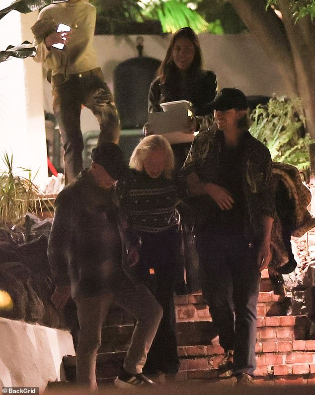 عندما طلبت إيغوسكيزا إجراء مقابلة مع هيدرين، أوضح فريقها أنها 