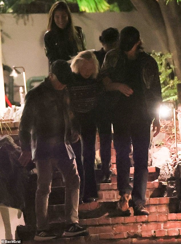 واحتفظت أيضًا بلون شعرها الذهبي، مما أعاد ذكريات ذروة حياتها المهنية كواحدة من 