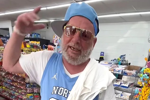 وزعمت الشرطة للمنفذ أن ماكمان 