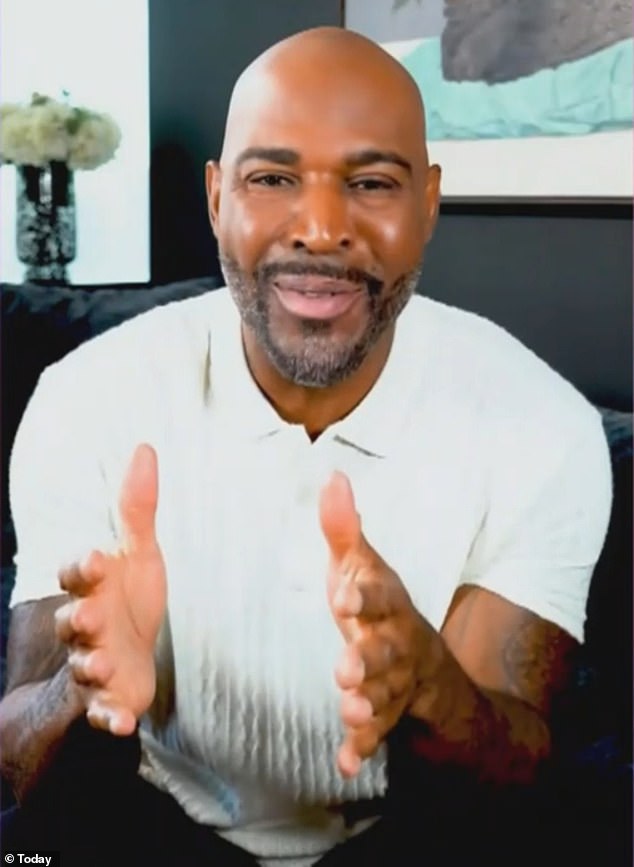 أرسل براون – عضو فريق التمثيل منذ إطلاق إعادة التشغيل في عام 2018 – بيان فيديو إلى قناة NBC اليوم قبل أن ينسحب هناك أيضًا. وقال إنه تعرض 