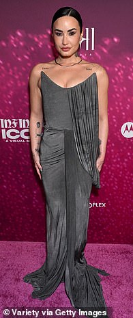 وانضمت إلى ليزو أيضًا ديمي لوفاتو على السجادة الحمراء