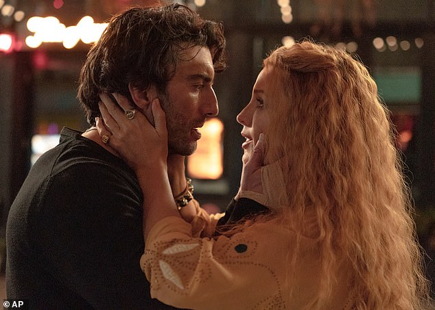 تم إرسال الرسالة في مايو 2024، وفي تلك المرحلة يُزعم أن ليفلي وبالدوني - اللذان تم تصويرهما معًا في الفيلم - اشتبكوا حول الاتجاه الإبداعي للمشروع