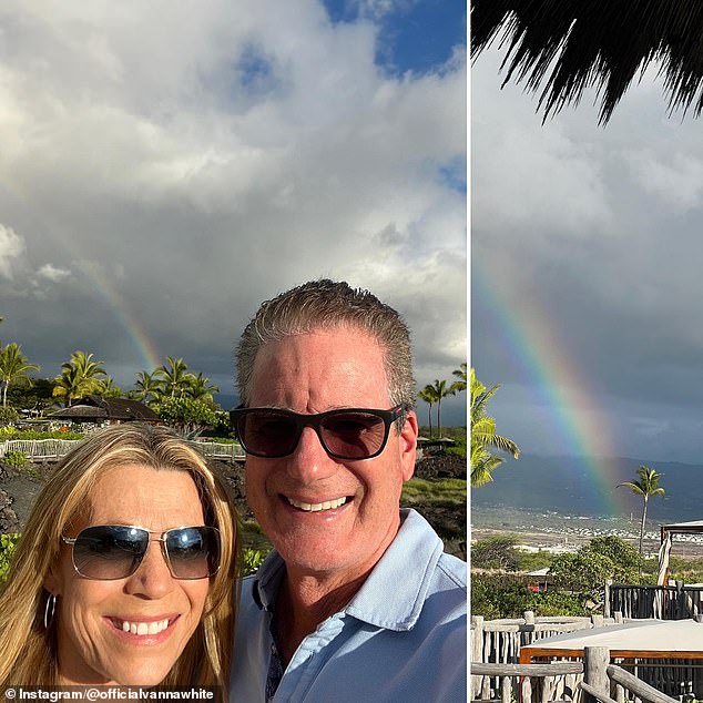 وشوهد الاثنان أمام قوس قزح ومجموعة من أشجار النخيل