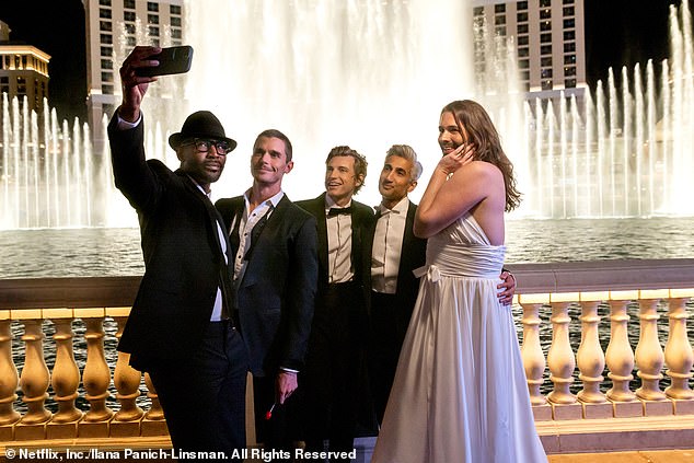 يبدو أن إرميا برنت، في الصورة في الوسط، هو الشخص الوحيد الذي يتمتع بوضع جيد مع براون