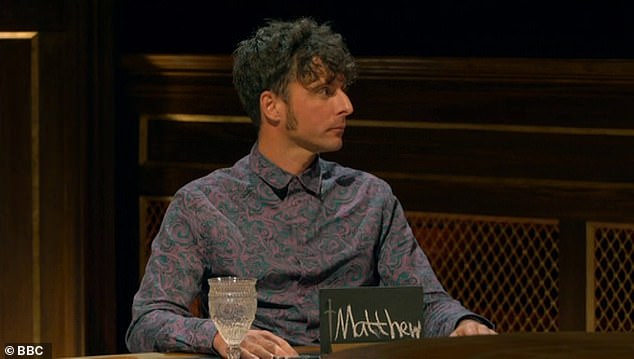 كان هناك تطور كبير في المائدة المستديرة، عندما قامت راشيل دافي وستيفن ليبي - وكلاهما خائنان - بإعطاء الخنجر الاحتفالي لجيمس المخلص