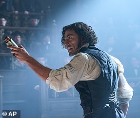 حصل فرانكشتاين على إيماءة أفضل تصميم أزياء