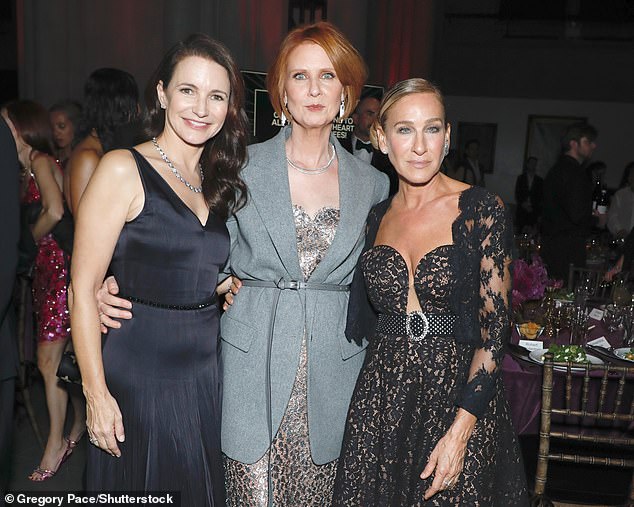 كريستين ديفيس وسينثيا نيكسون وباركر، في الصورة في أكتوبر 2024 في مدينة نيويورك. وفي الوقت الذي ظهرت فيه الاتهامات ضد نوث، قال الثلاثي إنهم 