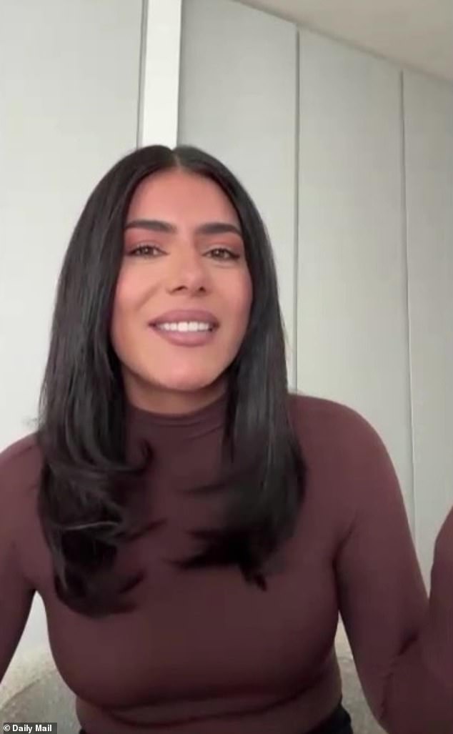 'أنا طائر حر... أحب مقابلة الناس. إن الجانب المذهل والإيجابي لوسائل التواصل الاجتماعي هو أنها تسمح لك بمقابلة أشخاص من جميع أنحاء العالم. وقالت كارينا لصحيفة ديلي ميل: 