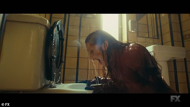 اندفعت إلى الحمام وأغرقت رأسها في المرحاض كما لو كانت تريد تبريد نفسها، ثم أطلقت صرخة تتخثر الدم حيث بدا أنها فشلت في الحصول على التأثير الذي أرادته.