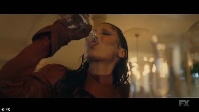 قامت بشرب المزيد من الماء قبل مهاجمة رواد المطعم المذهولين