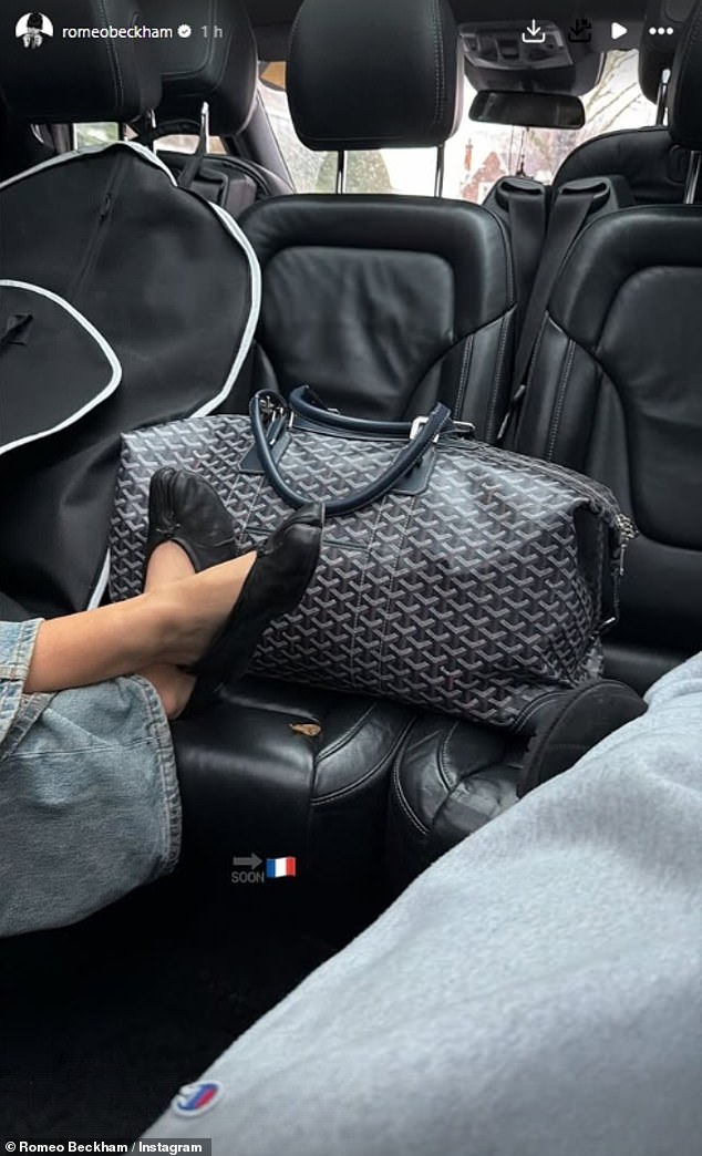 في حسابه على Instagram Story يوم الخميس، شارك روميو لقطة من داخل سيارة مع سائق وقدميه مرفوعتين على المقعد