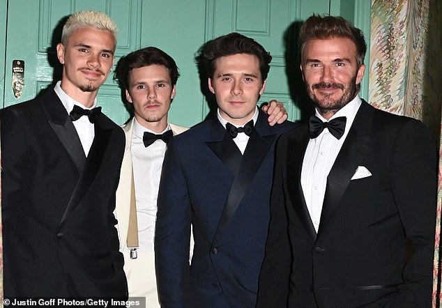 يأتي ذلك بعد أن أعلن كروز شقيق روميو عن مشاعره بمهارة فيما يتعلق بالخلاف مع بروكلين (يرى الجميع مع والدهم ديفيد في عام 2024).