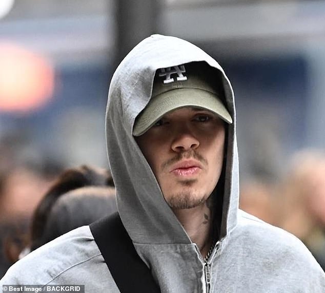 بدا روميو حريصًا على الابتعاد عن الدراما العائلية