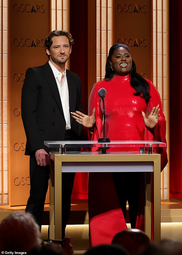 أعلن لويس بولمان (يسار) ودانييل بروكس عن المرشحين في جميع الفئات الـ 24، بما في ذلك جائزة التمثيل الجديدة، من مسرح صامويل جولدوين بالأكاديمية في وقت سابق اليوم.