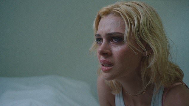 لقد تمزق أول إخراج لنيكولا لولا بعيدًا عن النقاد والمشاهدين على حدٍ سواء، الذين وصفوا الفيلم بأنه ليس أكثر من 