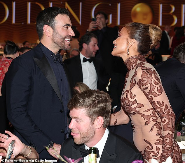 ألقى لوبيز التحية على بريت جولدشتاين في حفل توزيع جوائز جولدن جلوب السنوي الثالث والثمانين في 11 يناير. إنهم يلعبون دور البطولة في الكوميديا ​​​​الرومانسية الجديدة Office Romance هذا العام