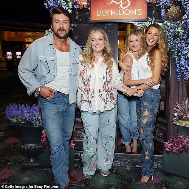 كما ادعى رينولدز أن بالدوني كان لديه توتر مع الآخرين المشاركين في الفيلم. وكتب: 