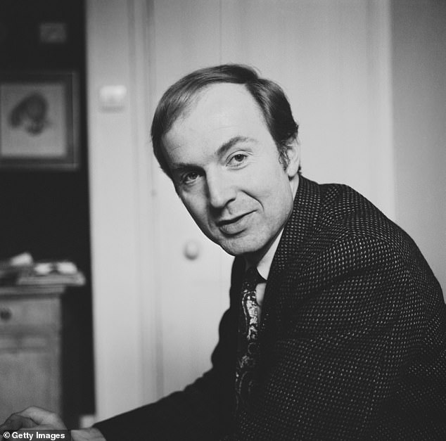 وكان النجم الأسطوري في المستشفى عندما وافته المنية الأسبوع الماضي، محاطا بعائلته وأصدقائه (في الصورة عام 1968)