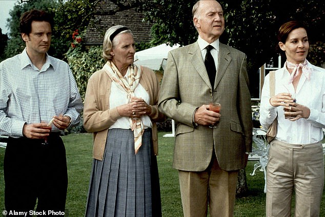 كان دونالد محبوبًا لدوره في فيلم بريدجيت جونز، حيث لعب دور الأدميرال دارسي - والد الممثل كولين فيرث الذي يظهر على الشاشة (في الصورة في مذكرات بريدجيت جونز في عام 2001)