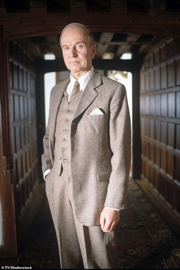 ترك دونالد وراءه زوجته إيما تمبل، وأولادهما إيمي وليزا وجودي، وخمسة أحفاد (في الصورة عام 1992).