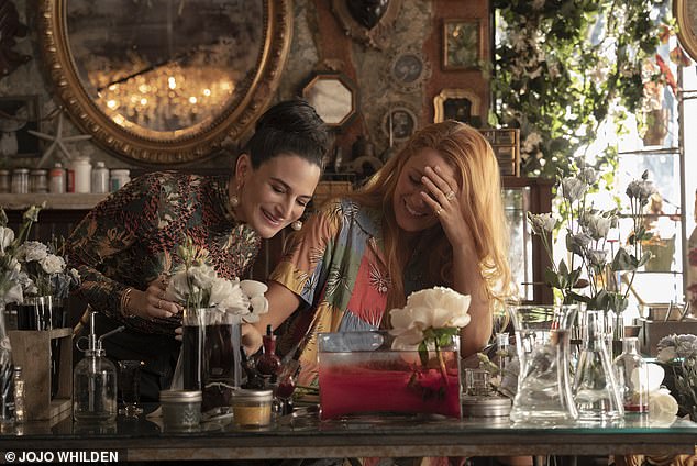 وفي الرسائل المرسلة إلى أحد المقربين، وصف سليت أيضًا جلسة التصوير بأنها 