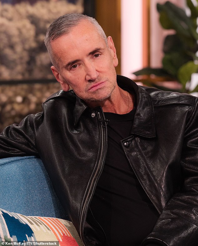 ادعت دي جي فات توني لحفل زفاف نيكولا بيلتز أن عائلتها بأكملها خرجت من حفل الزفاف أثناء رقص فيكتوريا بيكهام مع بروكلين.