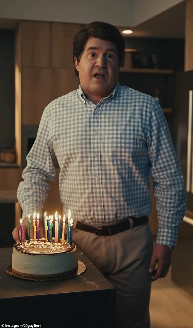 شارك فييري، المعروف بشعره الأشقر الشائك وأسلوبه الجريء، بمظهر محافظ جديد مع تسريحة شعر بنية في مقطع فيديو نُشر على Instagram في عيد ميلاده الثامن والخمسين.