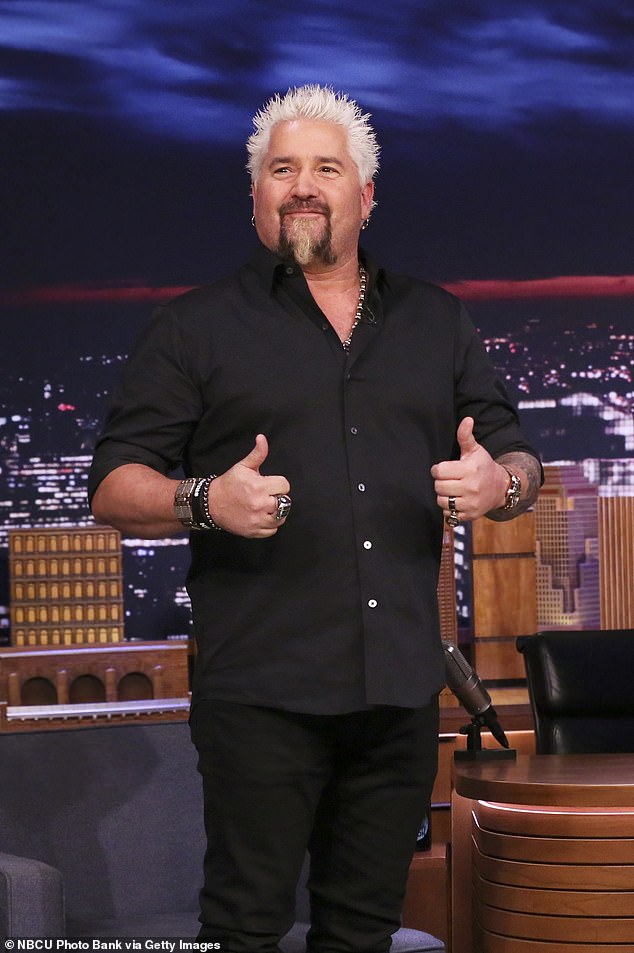 يأتي هذا المنشور الفكاهي بعد شهرين من سقوط فييري المروع على الدرج مما أدى إلى تمزق عضلة رباعية، لكنه قال مؤخرًا: 