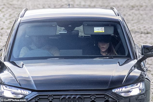 أبقت النجمة رأسها منخفضًا بعد أن أصدر ابنها صراخًا لاذعًا من ست صفحات في وقت سابق من هذا الأسبوع