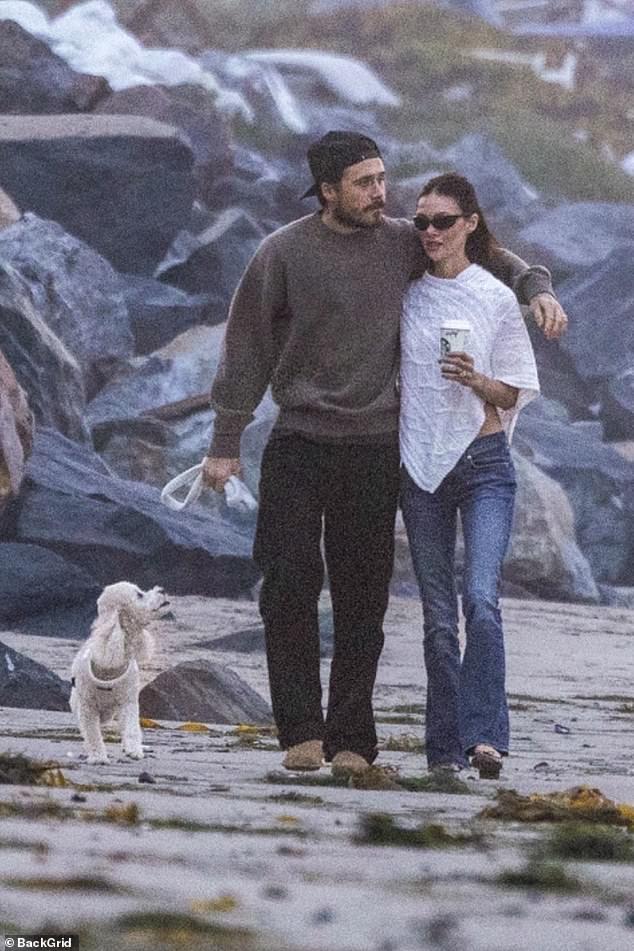 أخيرًا كسر بروكلين بيكهام ونيكولا بيلتز الغطاء في وقت سابق من هذا الأسبوع بعد أن انتقل الشيف الطموح إلى إنستغرام لينادي والدته في يوم زفافه